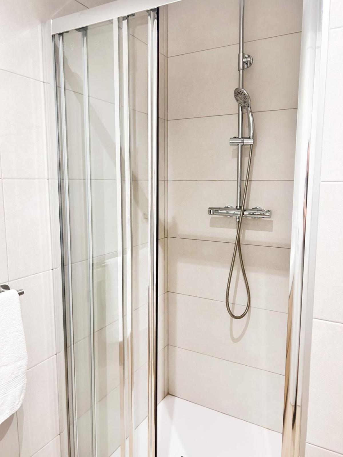 Apartamento Junto A Ruzafa Cerca Del Centro Valencia Bagian luar foto